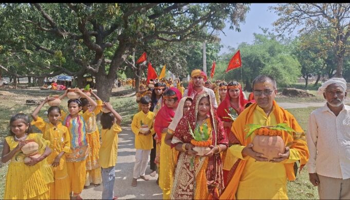 राम जानकी प्राण प्रतिष्ठा के पूर्व निकाली गई कलश यात्रा