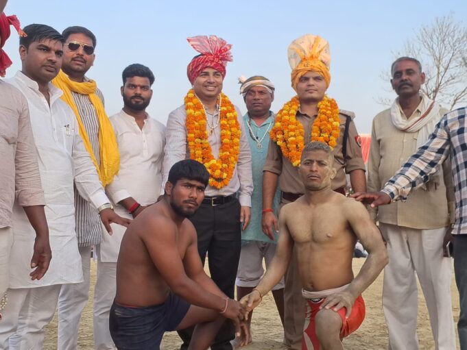 अंतरराष्ट्रीय कुश्ती दंगल प्रतियोगिता में पहलवानों ने आजमाए दाव