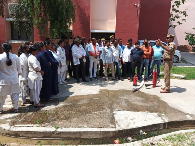 जिला महिला चिकित्सालय में मॉकड्रिल का दिया गया प्रशिक्षण