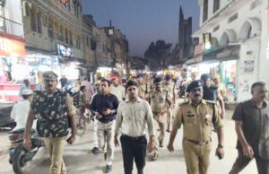 आगामी त्योहारों के दृष्टिगत जिलाधिकारी ने पुलिस अधीक्षक के साथ किया रूट मार्च