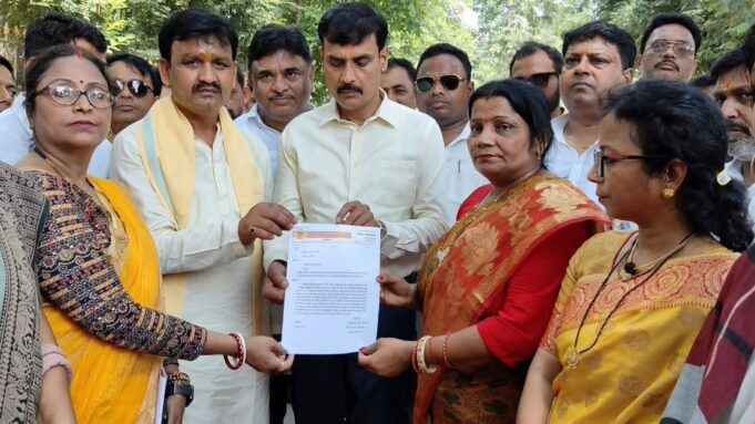 प्रधानमंत्री नरेंद्र मोदी के सम्मान में भाजपा महिला मोर्चा का जोरदार प्रदर्शन