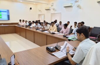जिलाधिकारी द्वारा 50 लाख रुपये से अधिक की निर्माण परियोजनाओं की वृहद समीक्षा; कार्यों में तेजी लाने और शत-प्रतिशत गुणवत्ता सुनिश्चित करने के कड़े निर्देश