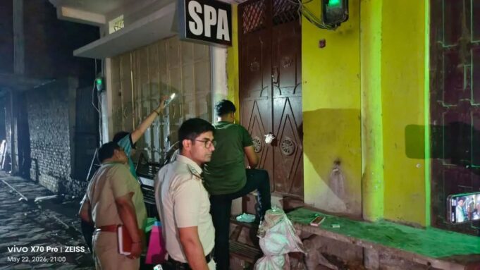 बलिया के स्पा सेंटर पर दिल्ली पुलिस का छापा,7 नाबालिग समेत 8 लड़कियां बरामद , संचालक की तलाश