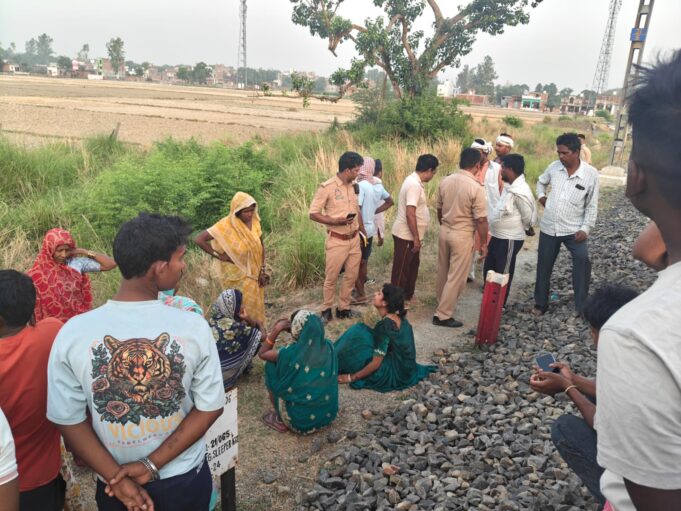 मुहम्मदाबाद गोहना में ट्रेन की चपेट में आने से युवक की मौत, महिला बाल-बाल बची
