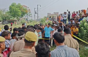 घोसी-मधुबन मार्ग पर रेलवे लाइन किनारे मिला राजमिस्त्री का शव, फोरेंसिक टीम ने जुटाए साक्ष्य