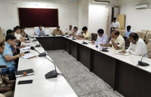 सीएम के संभावित भ्रमण की तैयारियों को लेकर जिलाधिकारी ने की समीक्षा बैठक