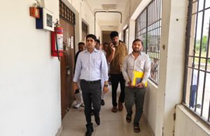जिलाधिकारी द्वारा ईवीएम एवं वीवीपैट वेयरहाउस का किया गया बाह्य निरीक्षण