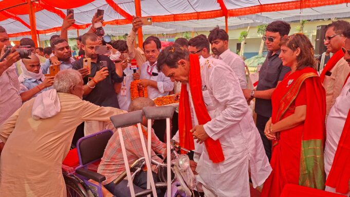ऊर्जा व नगर विकास मंत्री ने 2500 दिव्यांग जनों को वितरित किया उपकरण चेहरें खिलें