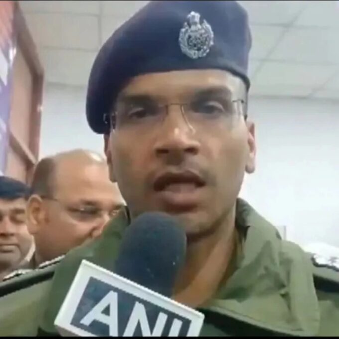 एसपी ने परखा कानून व्यवस्था की हकीकत थाने में सोती मिली पुलिस रजिस्टर उठाकर ले गए SSP, CCTV देख उड़े होश