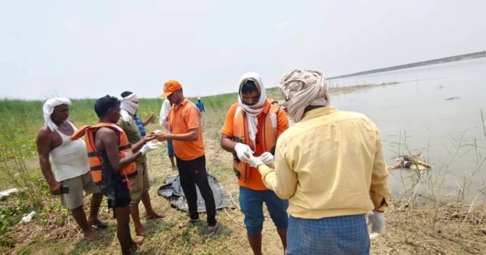 72 घंटे बाद घाघरा नदी में मिली छोटी बहन की लाश, बड़ी बहन का मिला पैर एकादशी स्नान के दौरान भाई को बचाने में डूबी थीं दो सगी बहनें, सर्च ऑपरेशन जारी