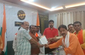 शासन से मनोनीत सभासदों ने मांगों को लेकर ADM को सौंपा ज्ञापन
