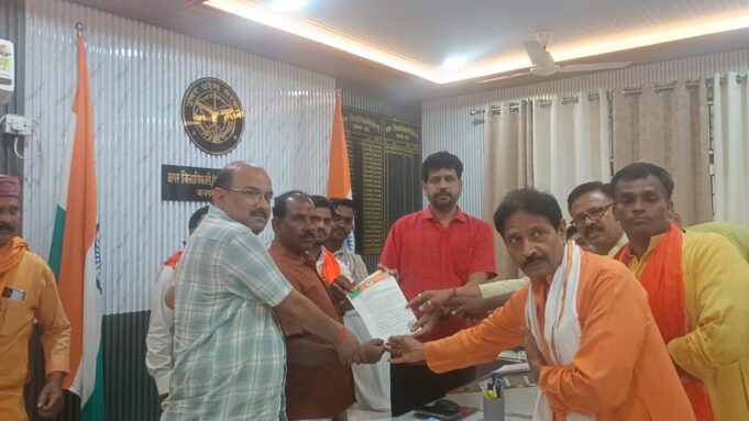 शासन से मनोनीत सभासदों ने मांगों को लेकर ADM को सौंपा ज्ञापन