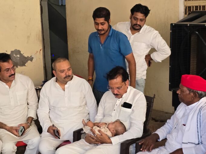होटल व्यवसायी आलोक राय के पुत्र विनीत राय हत्याकांड में पीड़ित परिवार से मिले सांसद राजीव राय, हत्यारों व संरक्षण देने वाले नेताओं पर कार्रवाई की मांग