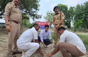 विश्व पर्यावरण दिवस पर “एक पेड़ मां के नाम” अभियान के तहत जिलाधिकारी ने किया पौधारोपण