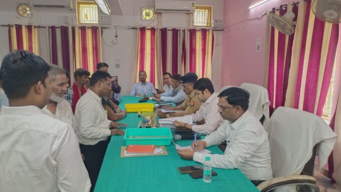 संपूर्ण समाधान दिवस पर तहसील सदर में जिलाधिकारी ने सुनीं जनसमस्याएं, गुणवत्तापूर्ण निस्तारण के दिए निर्देश