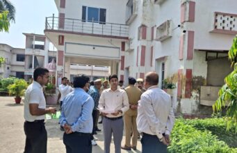 पुलिस भर्ती परीक्षा के प्रथम दिन जिलाधिकारी एवं पुलिस अधीक्षक ने विभिन्न परीक्षा केंद्रों का किया निरीक्षण, निष्पक्ष, पारदर्शी एवं नकलविहीन परीक्षा संपन्न कराने के दिए निर्देश