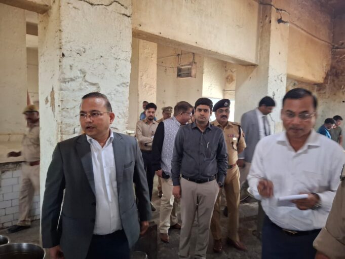 जिलाधिकारी, पुलिस अधीक्षक एवं जिला जज ने संयुक्त रूप से जिला कारागार एवं राजकीय सम्प्रेक्षण गृह का किया निरीक्षण