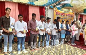 प्रजापति समाज का प्रतिभा सम्मान समारोह संपन्न, मेधावी छात्र-छात्राएं हुए सम्मानित