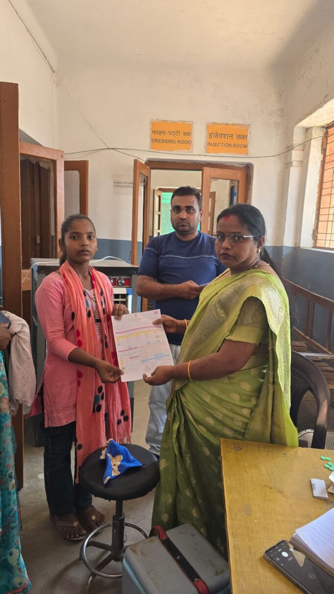 स्वास्थ्य विभाग की विशेष शिविर में किशोरियों HPV लगाई गई वैक्सीन