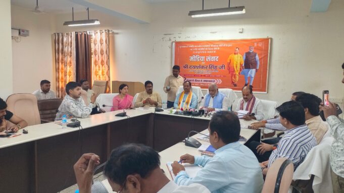 केंद्र सरकार के 12 वर्ष पूर्ण होने पर प्रभारी मंत्री ने मीडिया से किया संवाद, गिनाई केंद्र सरकार की उपलब्धियां