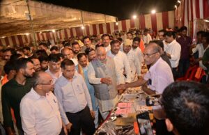 प्रभारी मंत्री ने जन कल्याण चौपाल में किया जनसंवाद, विभिन्न योजनाओं के लाभार्थियों को किया सम्मानित एवं प्रमाण पत्र किया वितरित