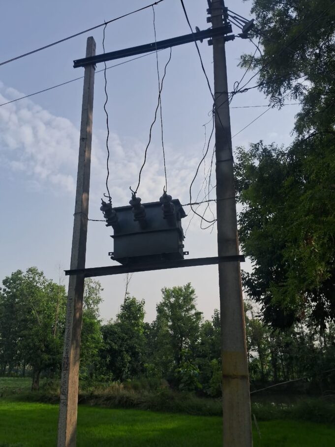 जानें विद्युत विभाग के लापरवाही से मधुबन का कौन सा गाँव 2 दिन से अंधेरे में डूबा