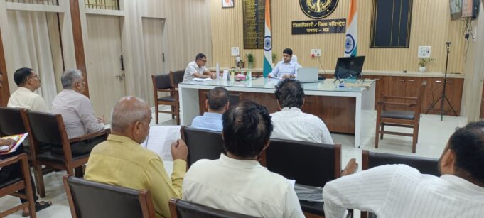 चकबंदी कार्यों की समीक्षा बैठक जिलाधिकारी की अध्यक्षता में सम्पन्न, लंबित वादों एवं आपत्तियों के शीघ्र निस्तारण के निर्देश