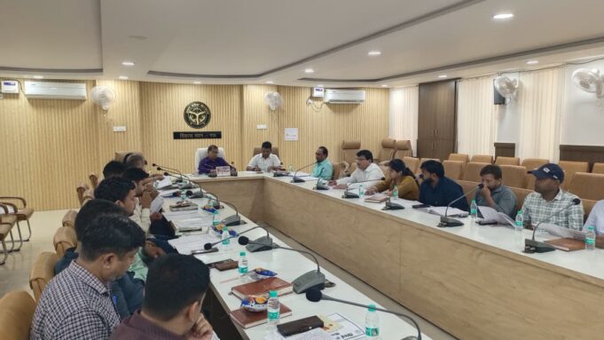 मुख्य विकास अधिकारी ने ग्राम पंचायत मऊकुबेर में आयोजित जन चौपाल में सुनीं ग्रामीणों की समस्याएं, त्वरित निस्तारण के दिए निर्देश