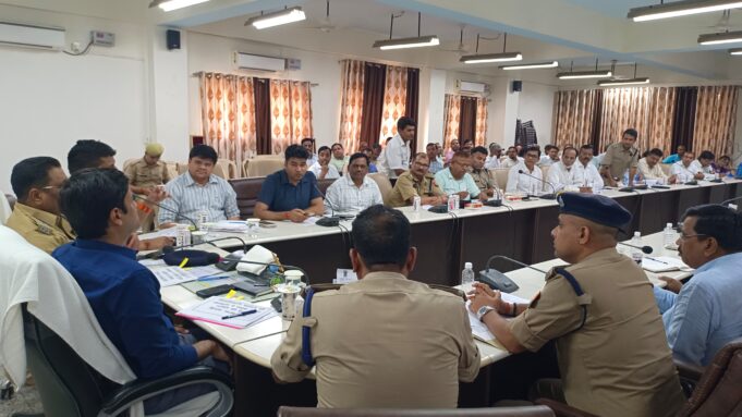 नीट परीक्षा-2026 की तैयारियों को लेकर जिलाधिकारी ने की समीक्षा, निष्पक्ष एवं पारदर्शी परीक्षा संपन्न कराने के दिए निर्देश