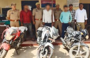 चोरी के तीन बाइक के साथ चोर गिरफ्तार