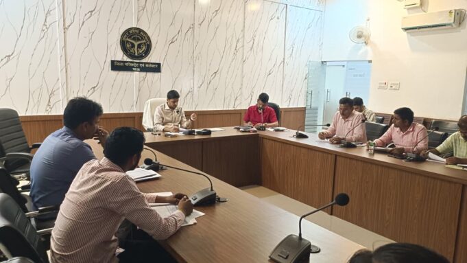 निकायों की मासिक समीक्षा बैठक संपन्न, कार्यों में लापरवाही पर होगी कड़ी कार्रवाई जिलाधिकारी
