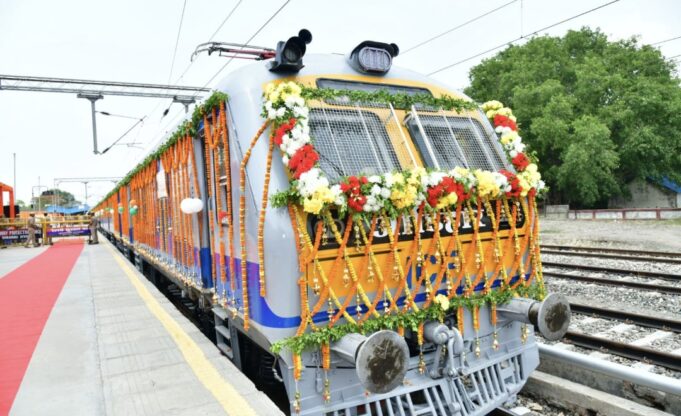 मंत्री श्री ए. के. शर्मा के सतत प्रयासों से पूर्वांचल को मिली नई रेल सेवाओं की सौगात