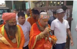 मऊ पहुंचे महामंडलेश्वर गोल्डन बाबा, राम मंदिर चोरी मामले में सख्त कार्रवाई की मांग