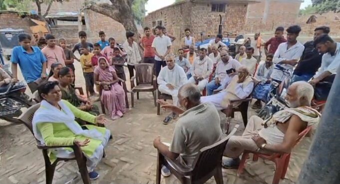 नदी में डूबने के मामलें मे परिजनों को सरकार से मुआवजा देने की किया मांग