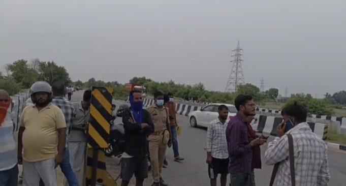 सिर-धड़ अलग कर फेंका युवक का शव, फोरलेन किनारे मिली लाश से सनसनी