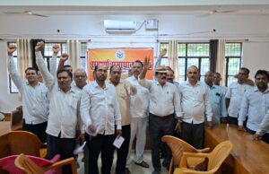 मधुबन: नवागत एसडीएम के पहले दिन ही अधिवक्ताओं का प्रदर्शन, कार्यशैली पर उठाए सवाल