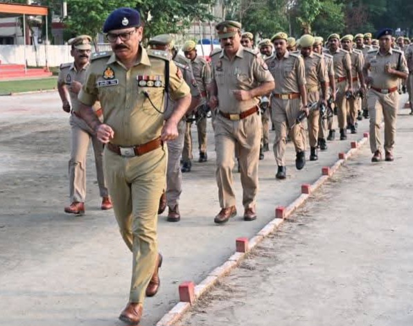 पुलिस अधीक्षक ने साप्ताहिक प्रेड की लिया सलामी