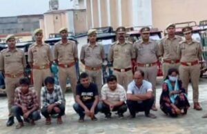 -रिक्शा चोर #गिरोह का पर्दाफाश, 20 लाख का माल बरामद। 8 ई-#रिक्शा-36 बैटरी के साथ महिला समेत 6 गिरफ्तार