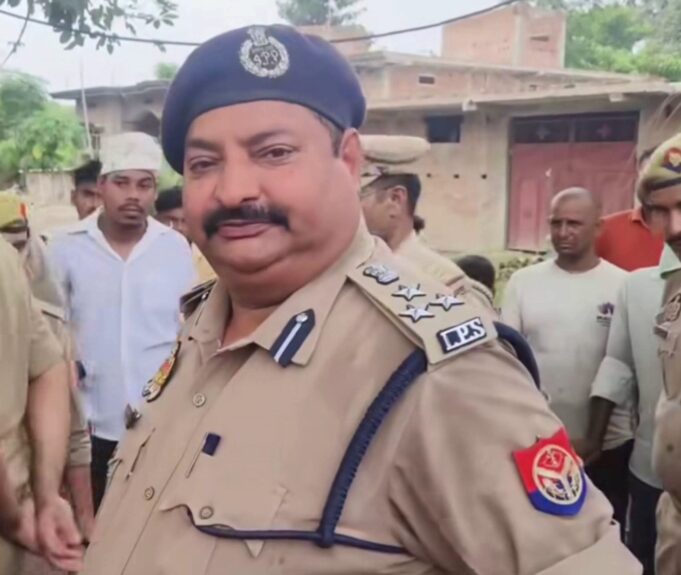 थाने में पिटाई के आरोप ने उड़ाई रेवती पुलिस की नींद, एसपी ने थानाध्यक्ष समेत तीन पर गिराई गाज