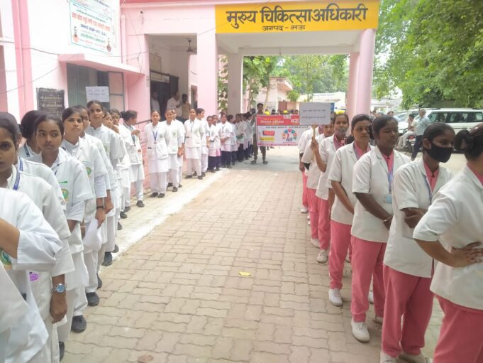 मुख्य विकास अधिकारी श्री विवेक कुमार श्रीवास्तव ने संचारी रोग नियंत्रण एवं दस्तक अभियान को हरी झंडी दिखाकर किया रवाना
