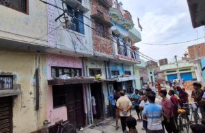 युवक का शव फंदे से लटका मिलने से सनसनी, पुलिस व फोरेंसिक टीम जांच में जुटी