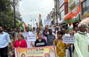 श्रीराम मंदिर में वित्तीय अनियमितताओं के खिलाफ मऊ में कांग्रेस का हल्लाबोल, आजमगढ़ मोड़ से रोडवेज तक निकाली शांतिपूर्ण पदयात्रा