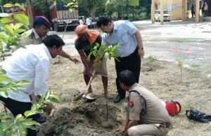 उप परिवहन आयुक्त (परिक्षेत्र), गोरखपुर परिवहन कार्यालय मऊ का किया निरीक्षण