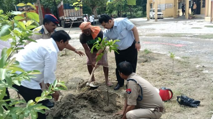 उप परिवहन आयुक्त (परिक्षेत्र), गोरखपुर परिवहन कार्यालय मऊ का किया निरीक्षण