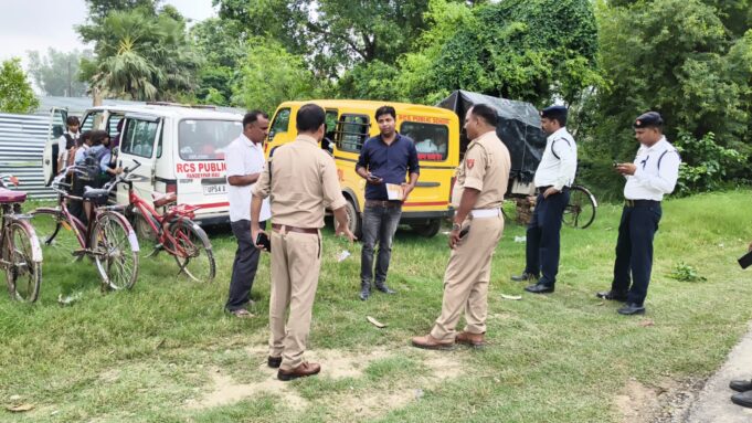 मिशन सेफ फ्यूचर के क्रम में वाहनों की चेकिंग