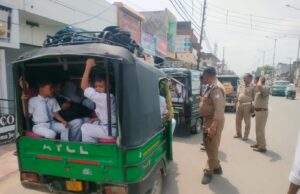 स्कूली वाहनों की की गई जांच