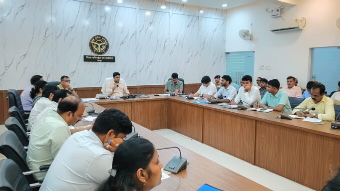 जिलाधिकारी की अध्यक्षता में कर एवं करेत्तर राजस्व वसूली तथा सीएम डैशबोर्ड आधारित राजस्व कार्यों की मासिक समीक्षा बैठक संपन्न