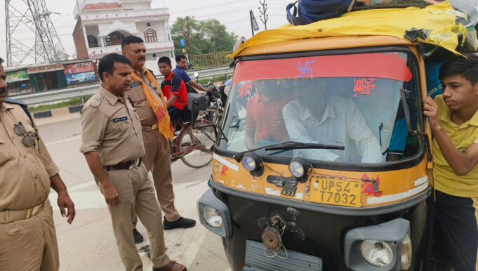 मुख्यमंत्री के निर्देश के अनुपालन में विद्यालयीय वाहनों का चेकिंग “मिशन सेफ फ्यूचर” के लिए संयुक्त चेकिंग अभियान