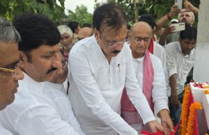 घोसी सांसद राजीव राय ने मधुबन विधानसभा के ग्राम गौरीडीह और अलीपुर शेखपुर में संसदीय क्षेत्र विकास निधि से नवनिर्मित इंटरलॉकिंग मार्गों का किया लोकार्पण