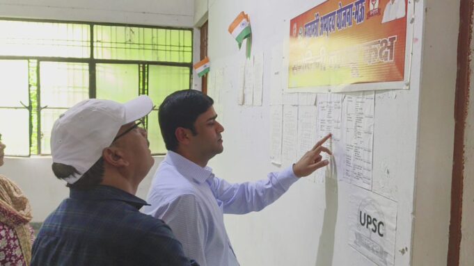मुख्यमंत्री अभ्युदय योजना के तहत संचालित निःशुल्क कोचिंग सेंटर का जिलाधिकारी ने किया शुभारंभ
